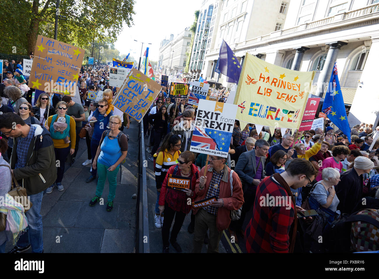 London, Großbritannien. Okt, 2018 20. Demonstranten auf die Volksabstimmung März durch das Zentrum von London. Credit: Kevin J. Frost-/Alamy leben Nachrichten Stockfoto