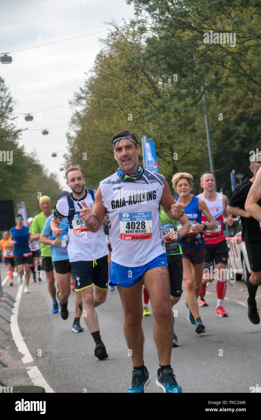 Amsterdam, Niederlande. Okt 2018 21. Marathon von Amsterdam. Einen Moment im Team im Osten der Niederlande Amsterdam 2018 Credit: Robert vantgarde Hoenderdaal/Alamy leben Nachrichten Stockfoto