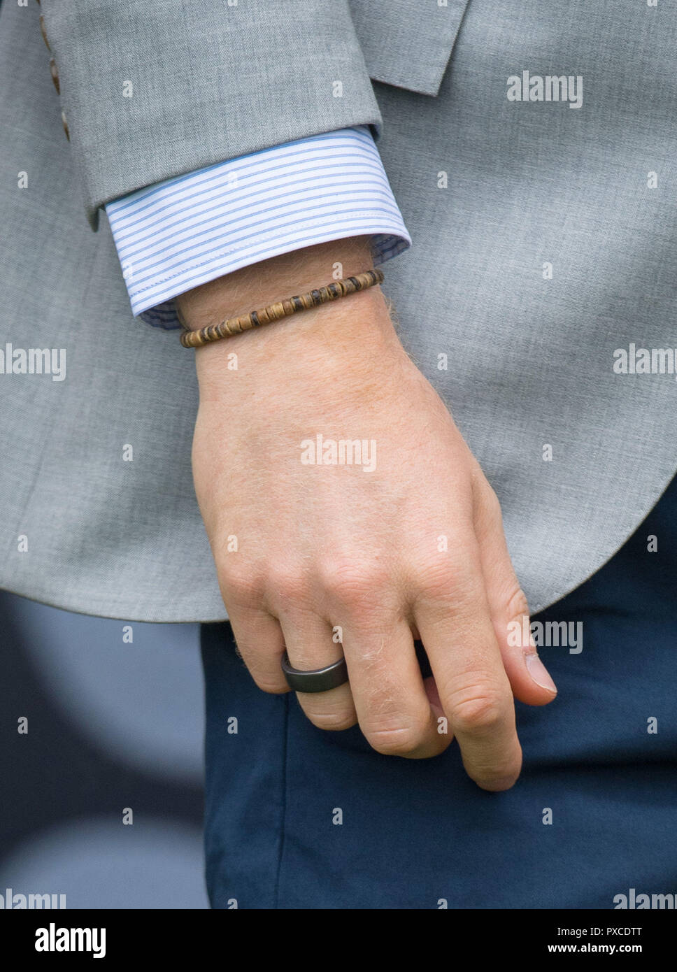 Der schwarze Ring und Armband getragen durch den Herzog von Sussex, als er die Invictus Games 2018 Radfahren im Botanischen Gärten, Sydney besucht, am Tag sechs der das königliche Paar Besuch in Australien. Stockfoto