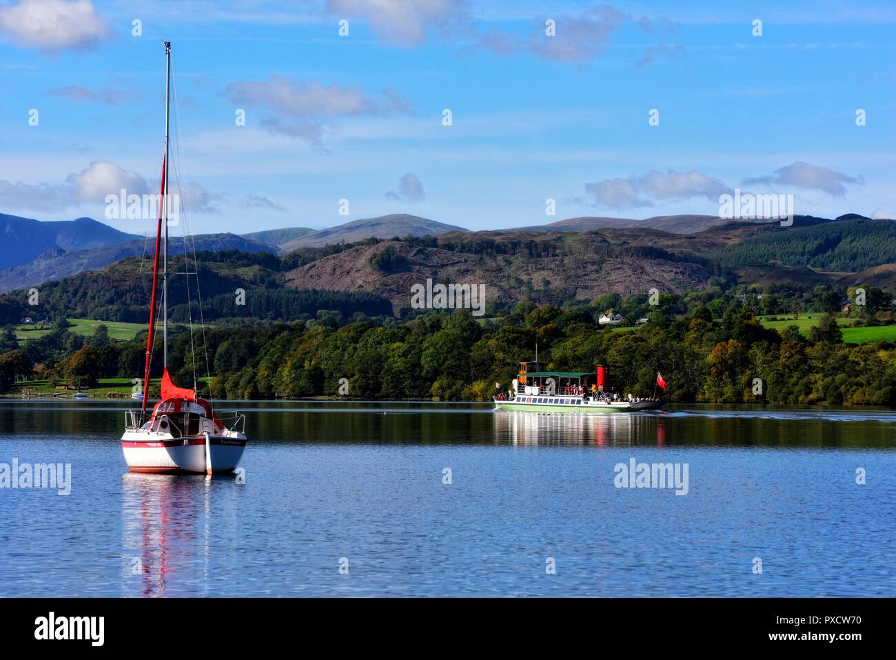 Passagierfähre, Dampfer, auf Ullswater Lake, zwischen Pooley Bridge und Penrith. Nationalpark Lake District, Cumbria, England, Großbritannien Stockfoto