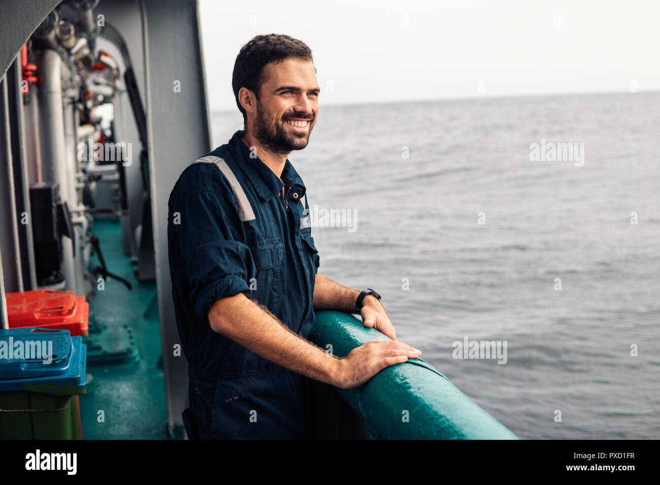 Marine Deck Officer oder Chief mate auf Deck des Schiffes oder Schiff