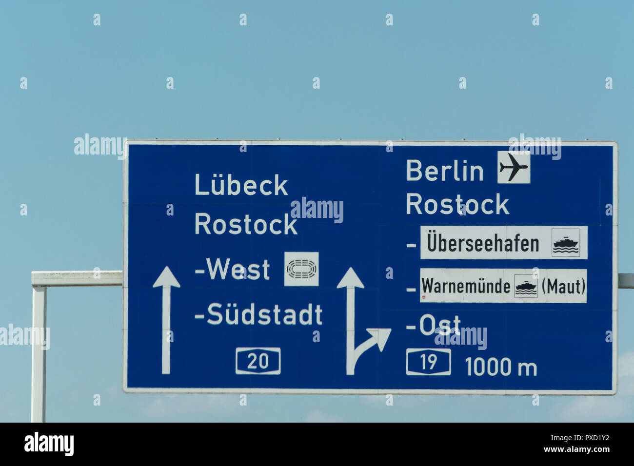 Autobahn anmelden Deutschland Titel auf Deutsch - städtenamen Berlin, Berlin Flughafen, Rostock, Lübeck Stockfoto