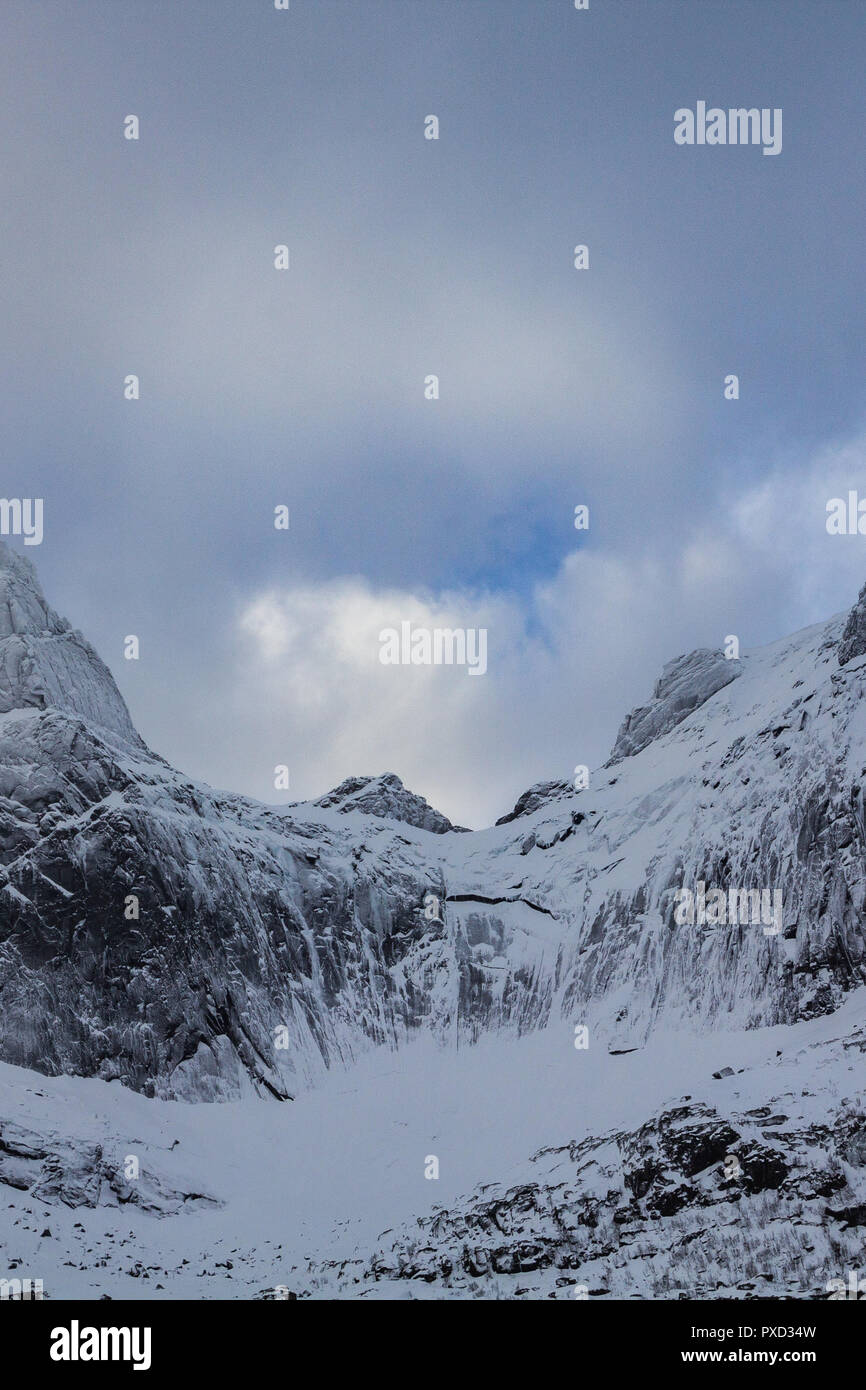 Herrliche Aussicht von nusfjordveien Straße bjorntinden sautinden in Norwegen Gletscher Stockfoto