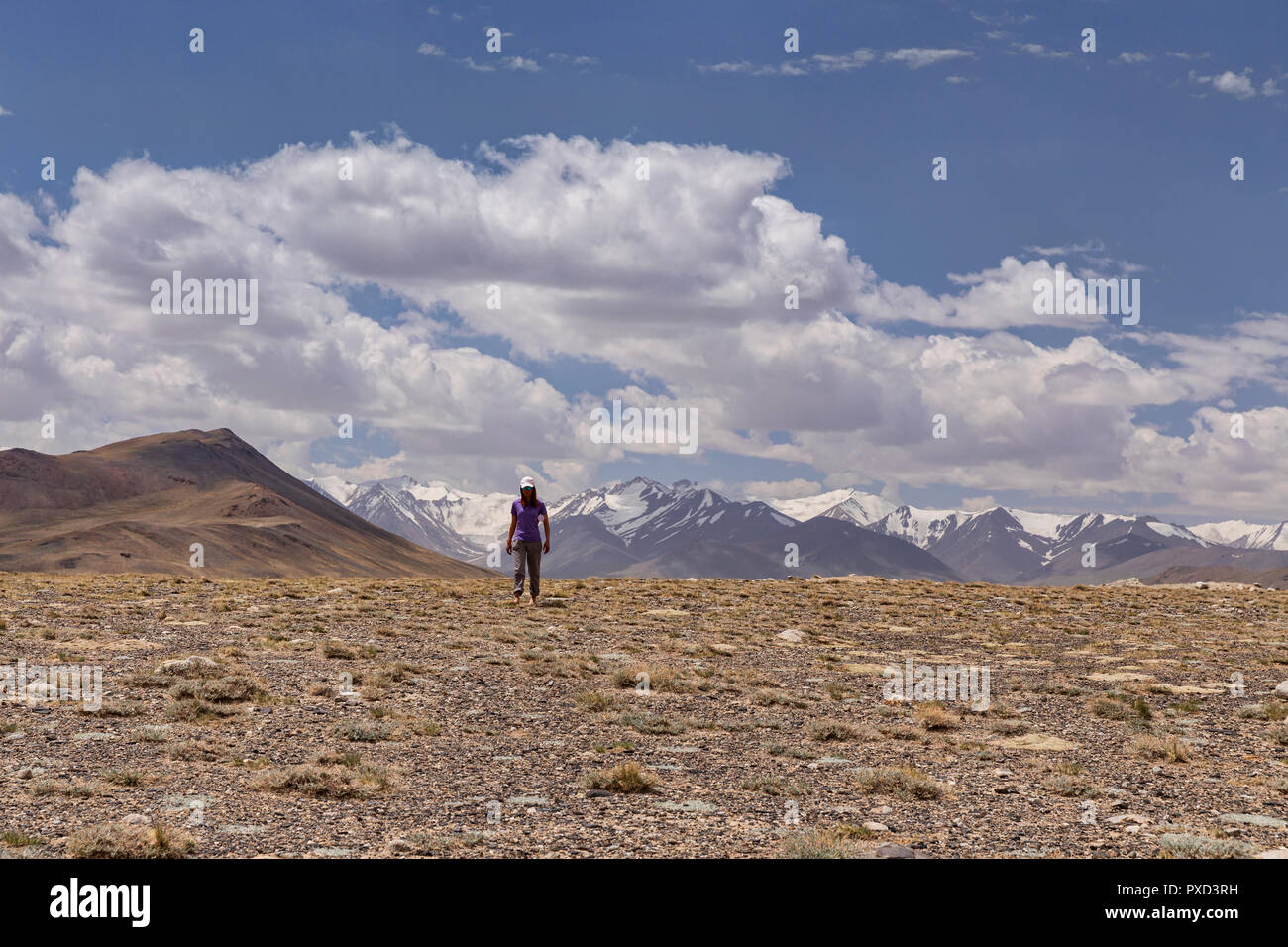 Trekker mit afghanischen Große Pamir im Hintergrund, Jarty Gumbez, Pamir, Gorno Badachschan Autonome Region, Tadschikistan Stockfoto