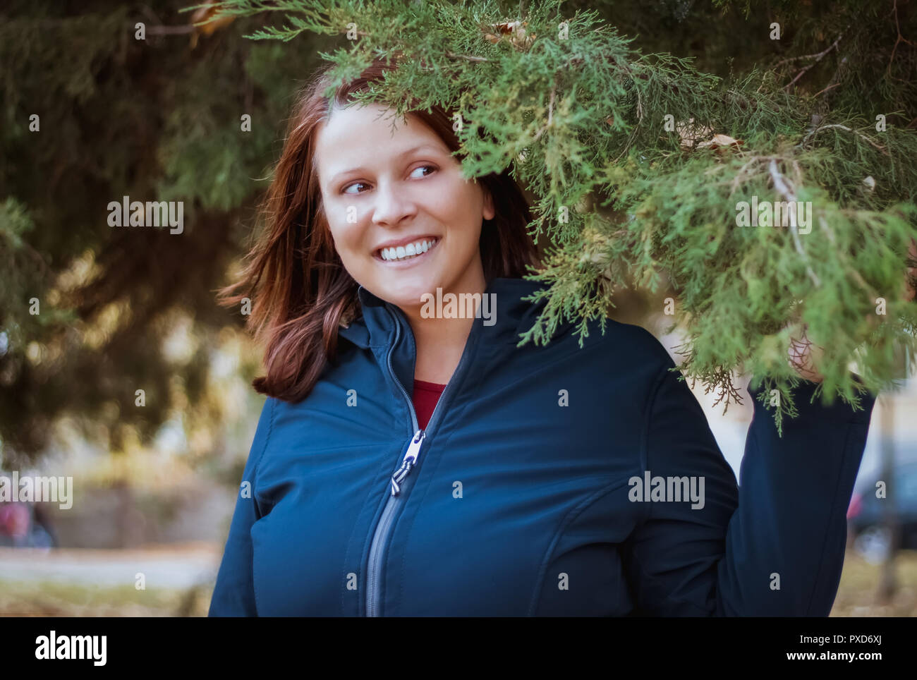 Frau im Herbst Landschaft Stockfoto