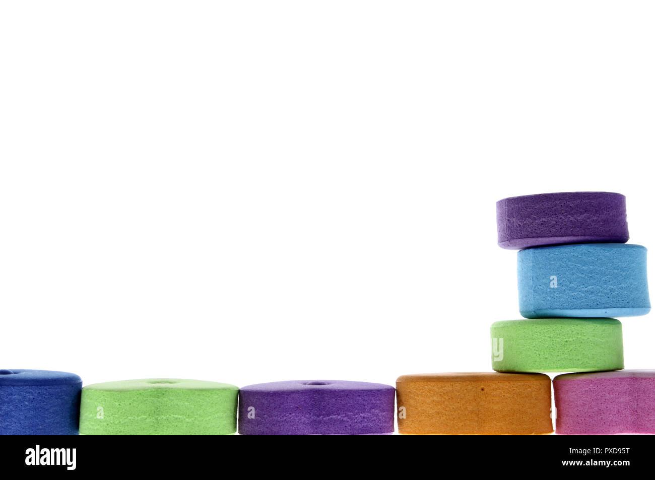 Stücke aus Eva Gummi in verschiedenen Formen und in den hellen Farben Blocklagerung Stockfoto