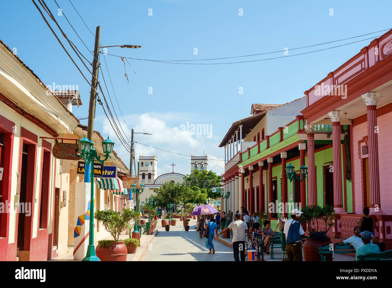 Baracoa Straße mit kolonialen Gebäuden Stockfoto