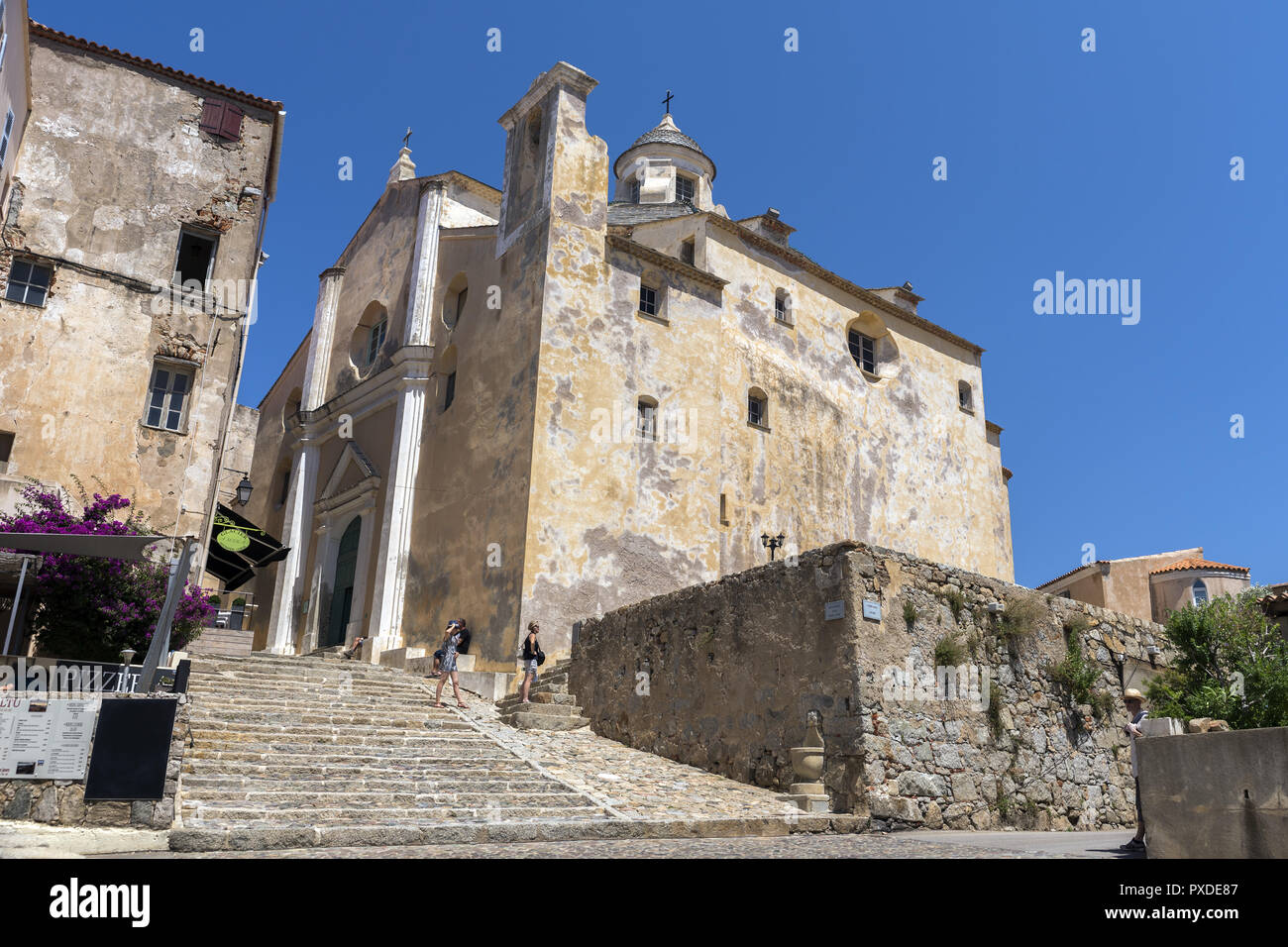 Konkathedrale St. Johannes der Täufer in Calvi. Stockfoto