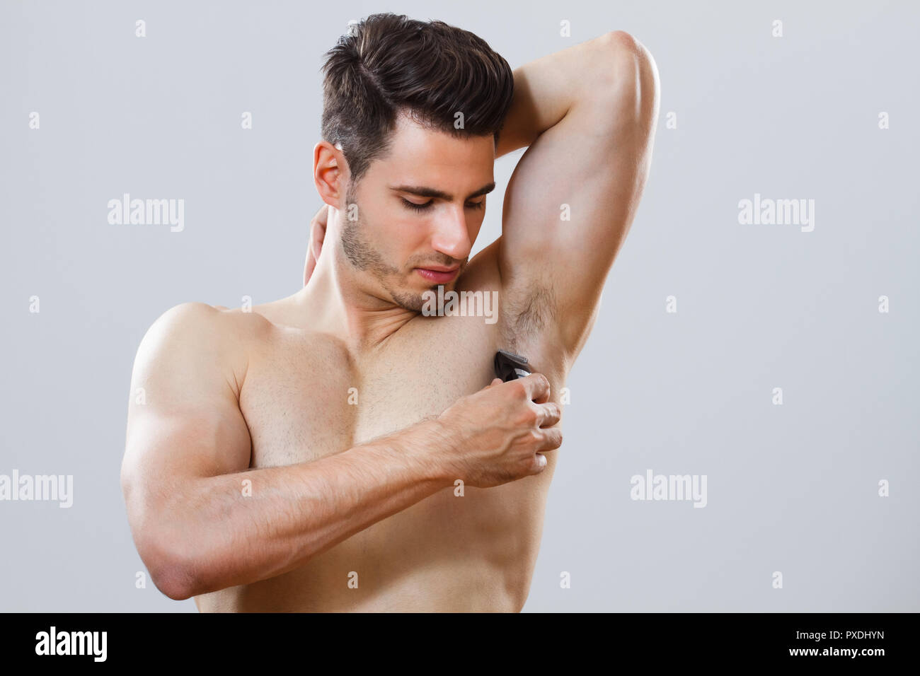 Mann Rasieren Der Achsel Stockfotografie Alamy