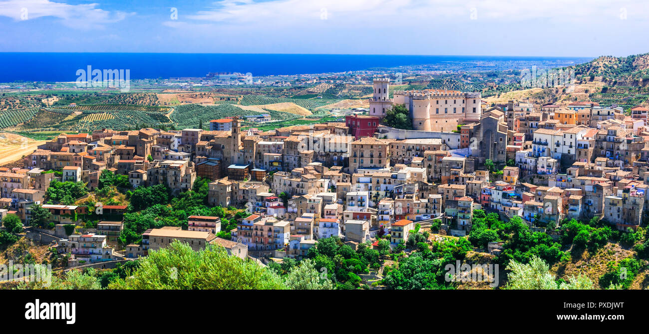 Schöne Corigliano Calabro Dorf, Panoramaaussicht, Kalabrien, Italien. Stockfoto