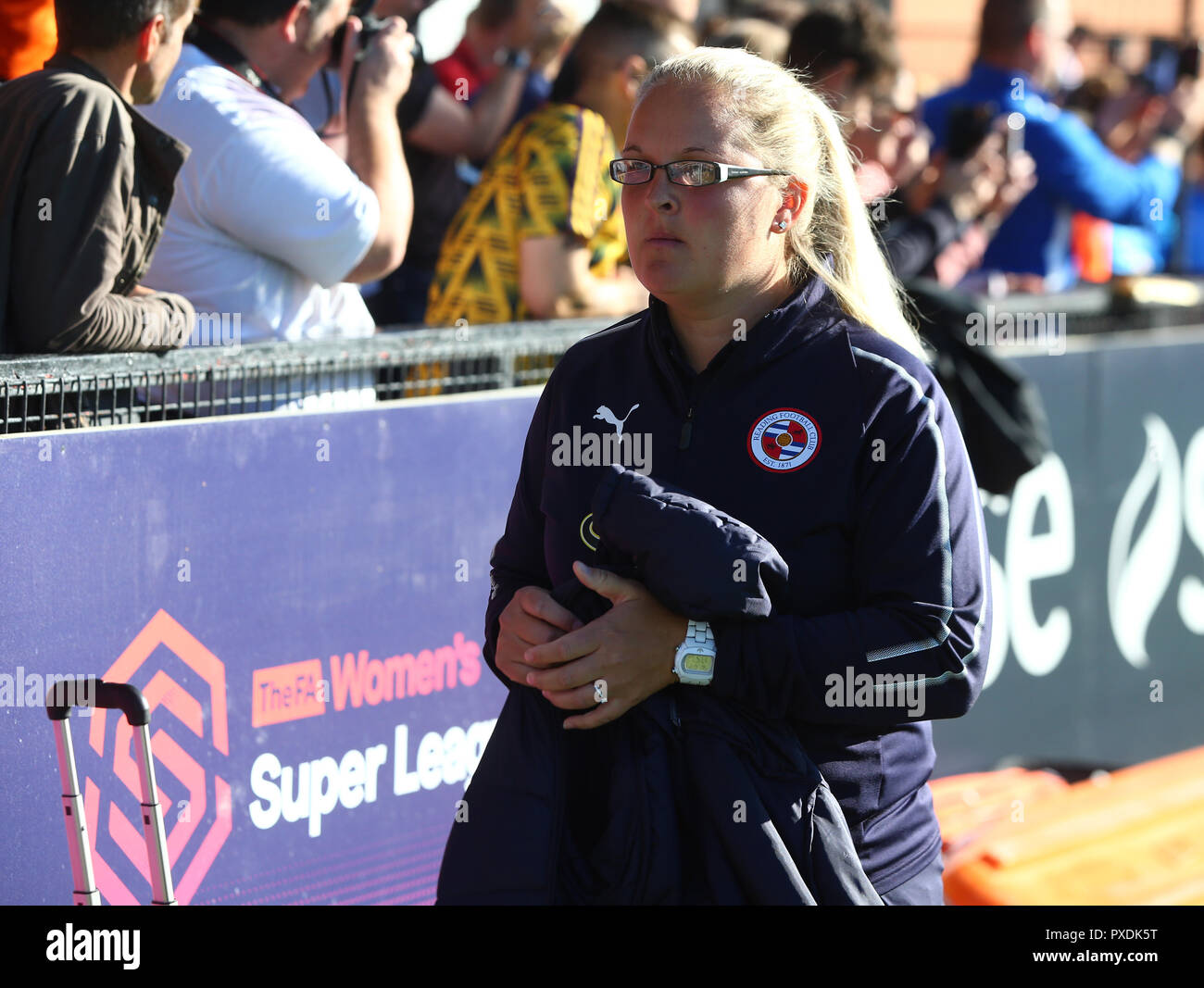 Kelly Kammern Manager von Reading FC Frauen während Super FA Women's League Spiel zwischen Arsenal und Reading FC Frauen an Langeweile Holz, Boreham Wood, En Stockfoto