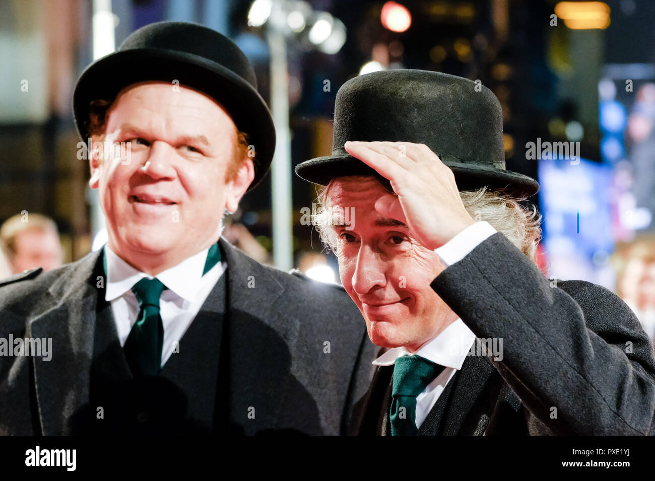 London, Großbritannien. Okt 2018 21. Schauspieler John C. Reilly und Steve Coogan an der London Film Festival Closing Night Gala von Stan und Ollie am Sonntag, den 21. Oktober 2018 im Cineworld Leicester Square, London statt. Bild: Steve Coogan, John C. Reilly, wie Laurel und Hardy. Bild von Julie Edwards. Credit: Julie Edwards/Alamy leben Nachrichten Stockfoto