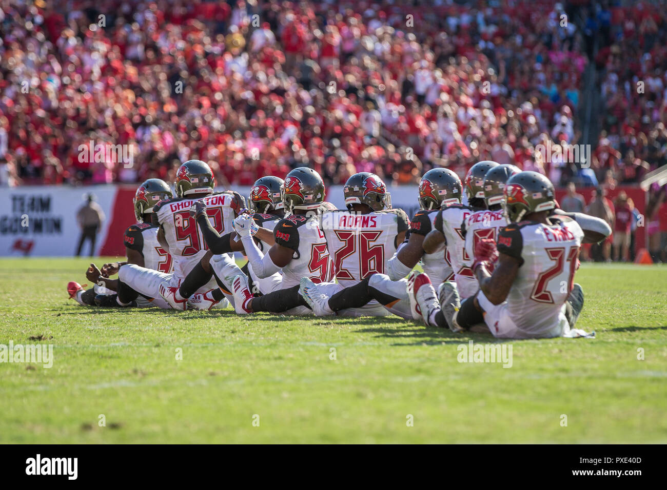 Tampa Florida Usa Okt 2018 21 Tampa Bay Buccaneers Feiern Nach Dem Stoppen Der Cleveland Browns
