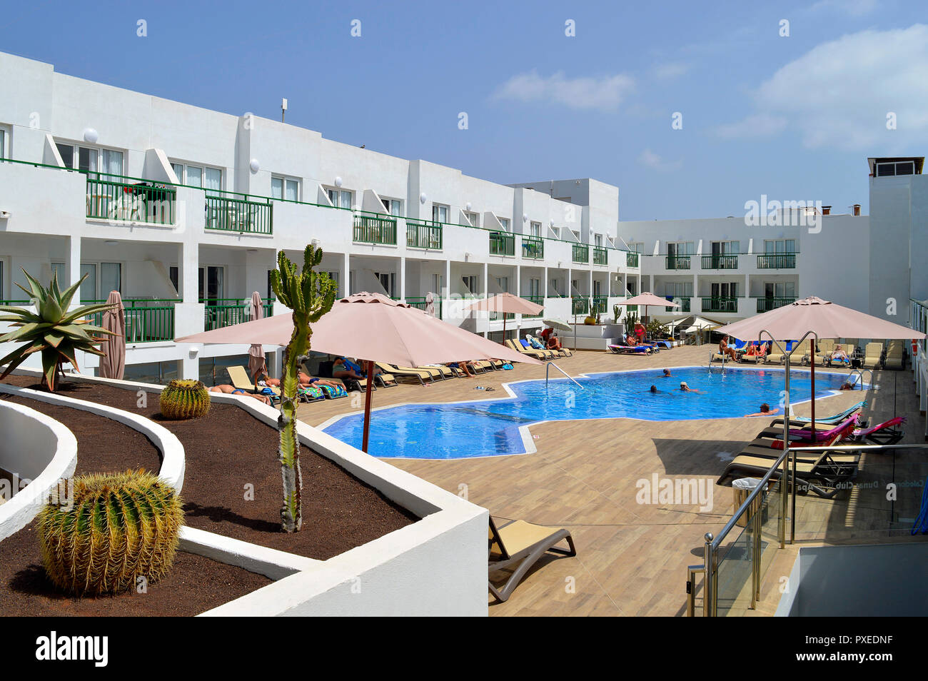 Dunas Club Apartments im Hafen von Corralejo, Fuerteventura, eine der Kanarischen Inseln Stockfoto