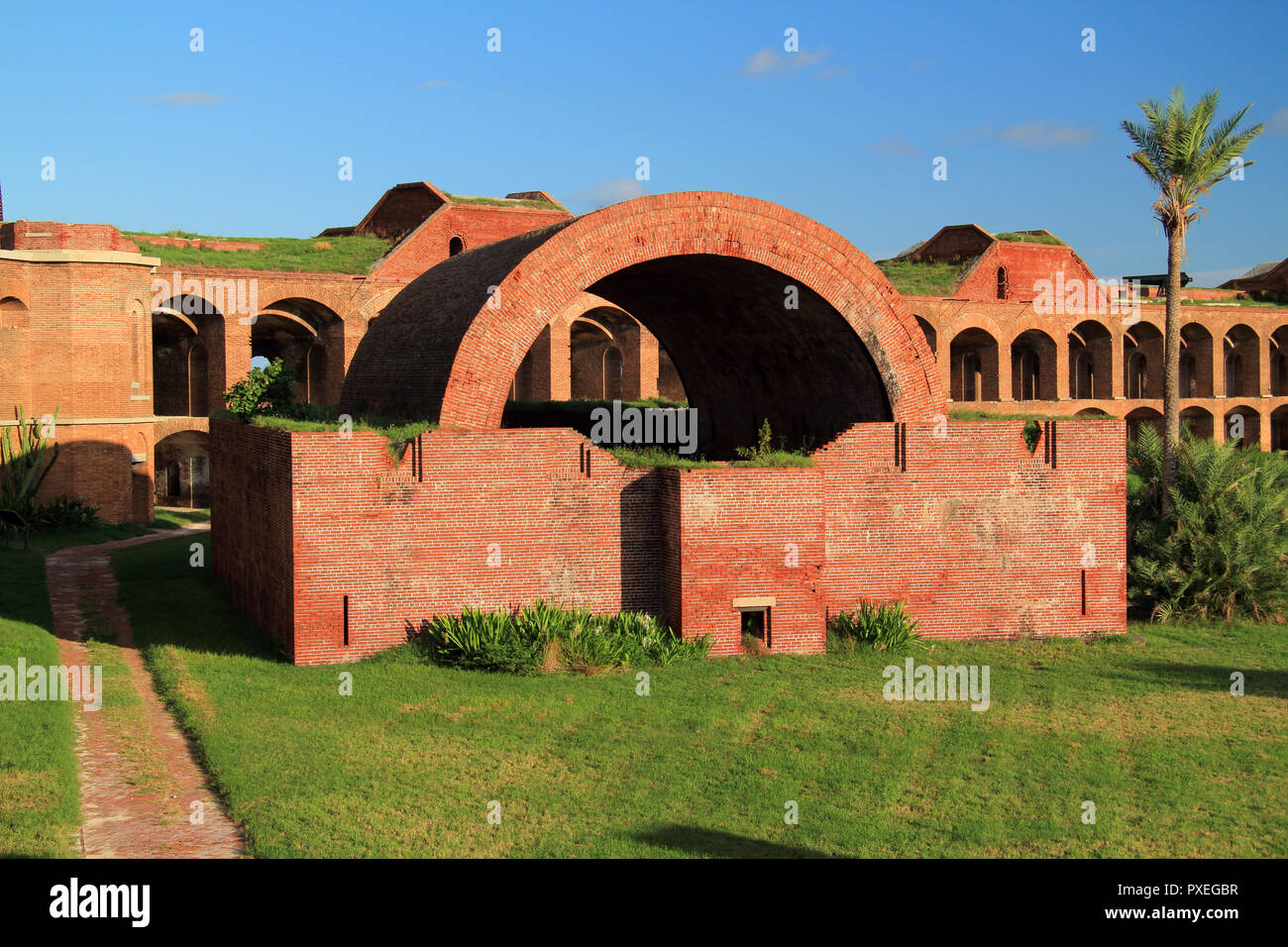 Eine unvollendete Magazin ist eine der wenigen verbliebenen Strukturen auf Fort Jefferson's Parade, Dry Tortugas Nationalpark, Florida Keys Stockfoto