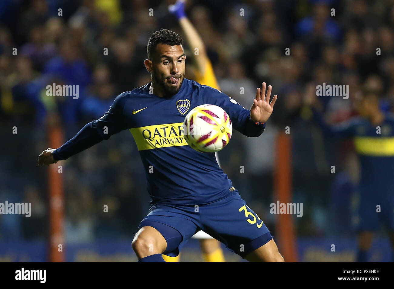 Carlos Tevez (Boca) bereit, Kerbe zu schießen Stockfoto