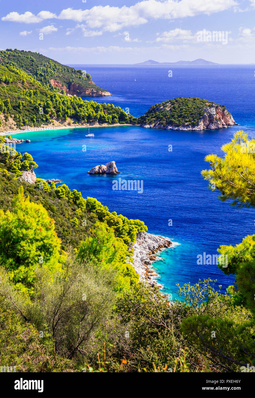 Malerische Stafilos Bucht, berühmten Strand in Insel Skopelos, Griechenland. Stockfoto