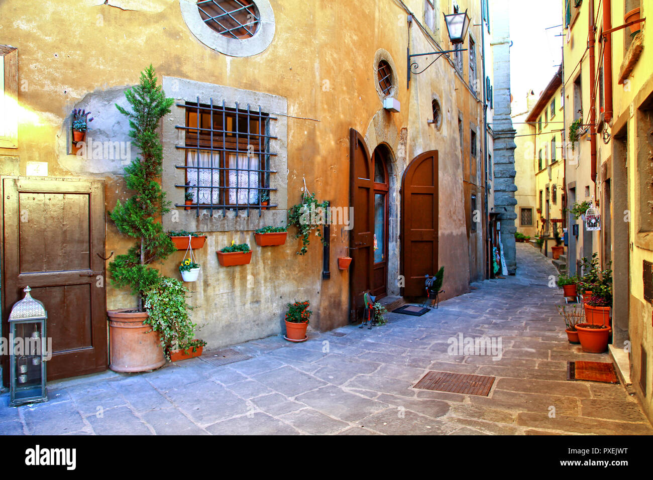 Alte Straßen des italienischen Dorfes, San Gimignano, Toskana. Stockfoto