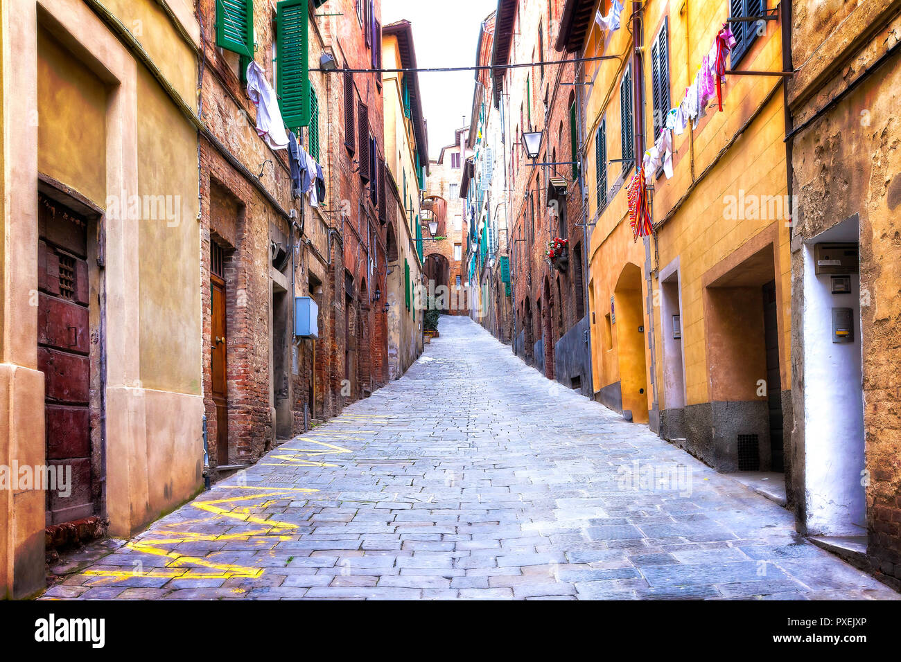 Alte Straßen der Stadt Siena, Toskana, Italien. Stockfoto