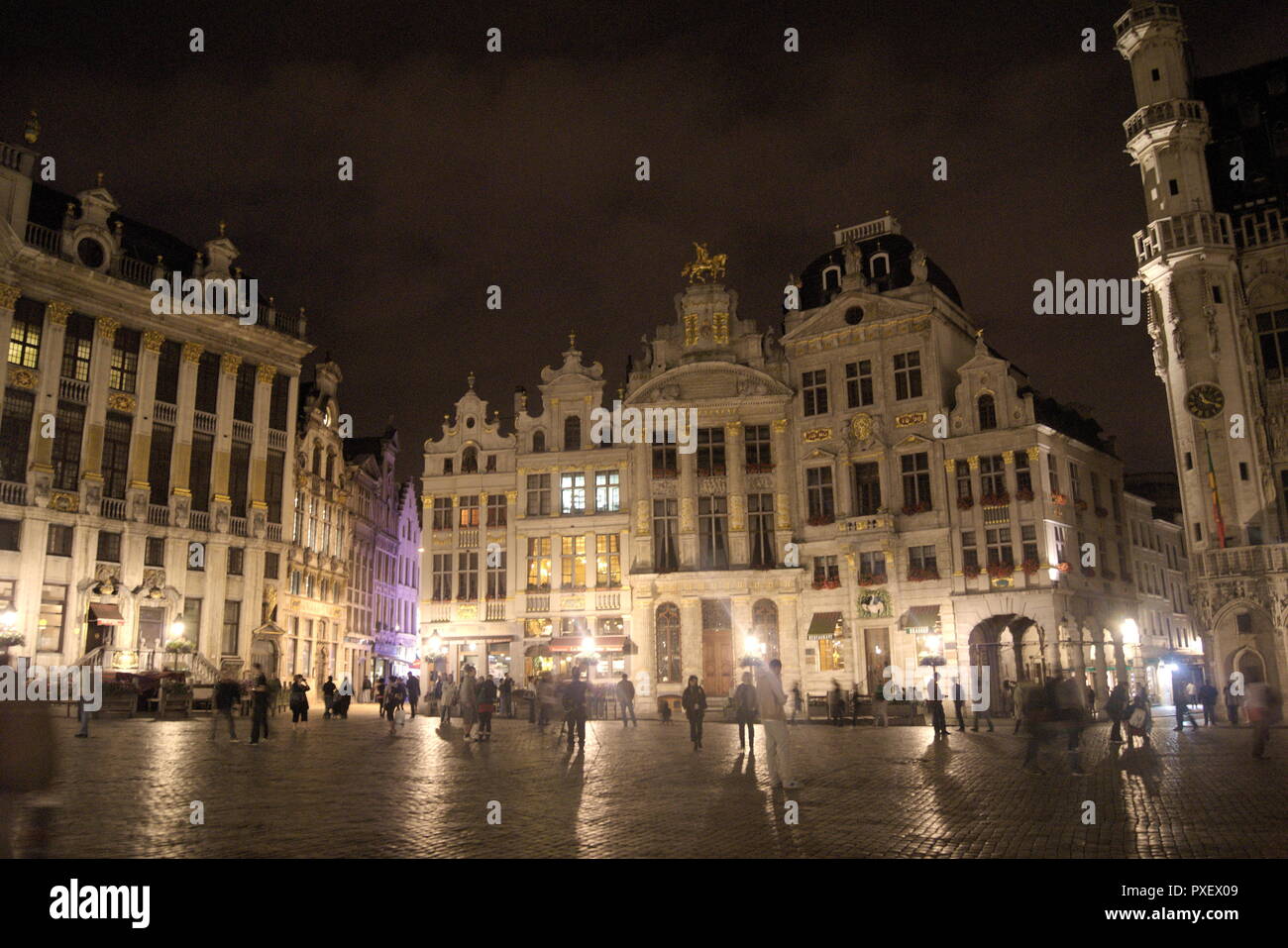 Belgien, der Grand Place in der Nacht. Einer der schönsten Plätze in Europa Stockfoto