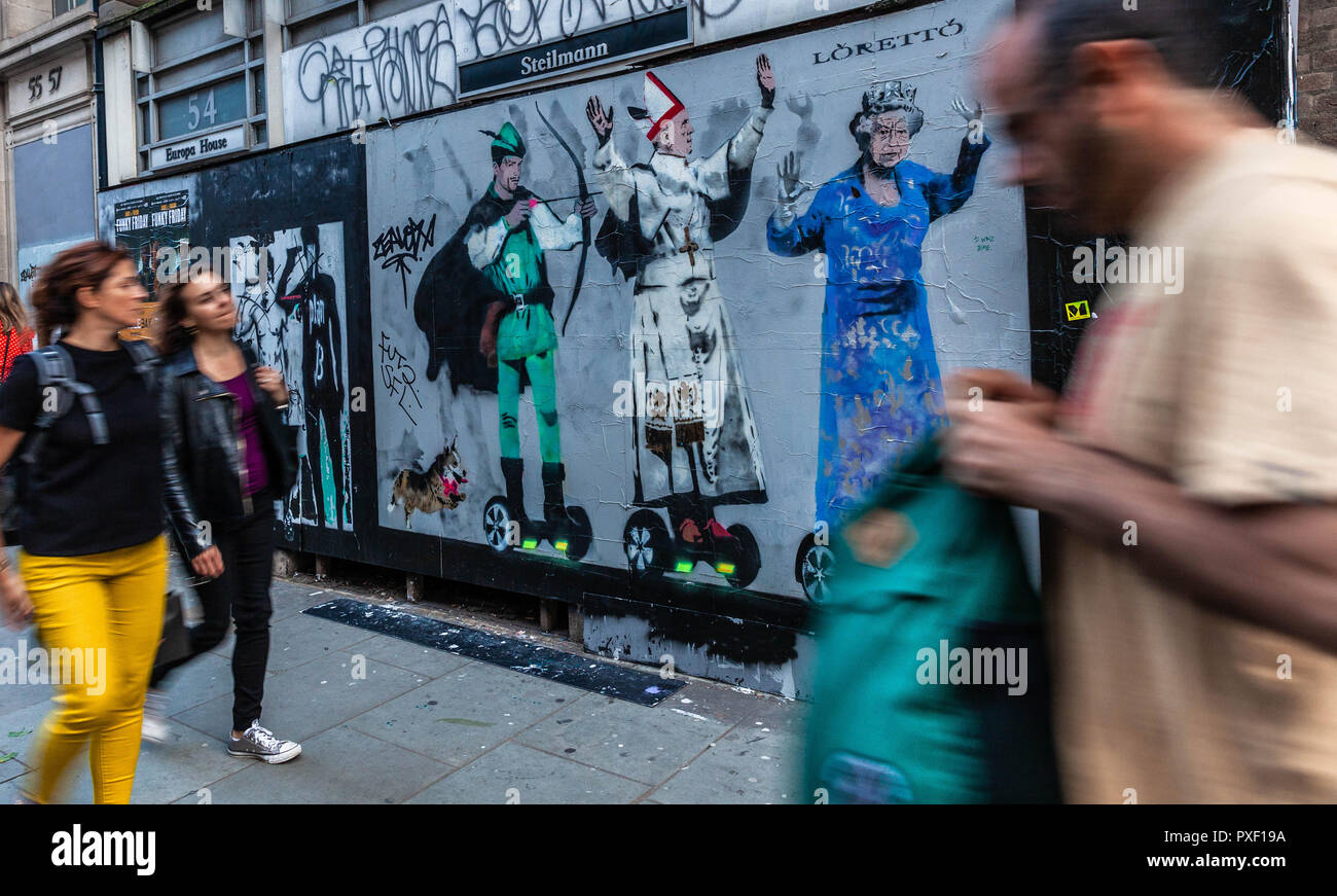 Wall Graffiti und Fußgänger, London, England, Großbritannien. Stockfoto