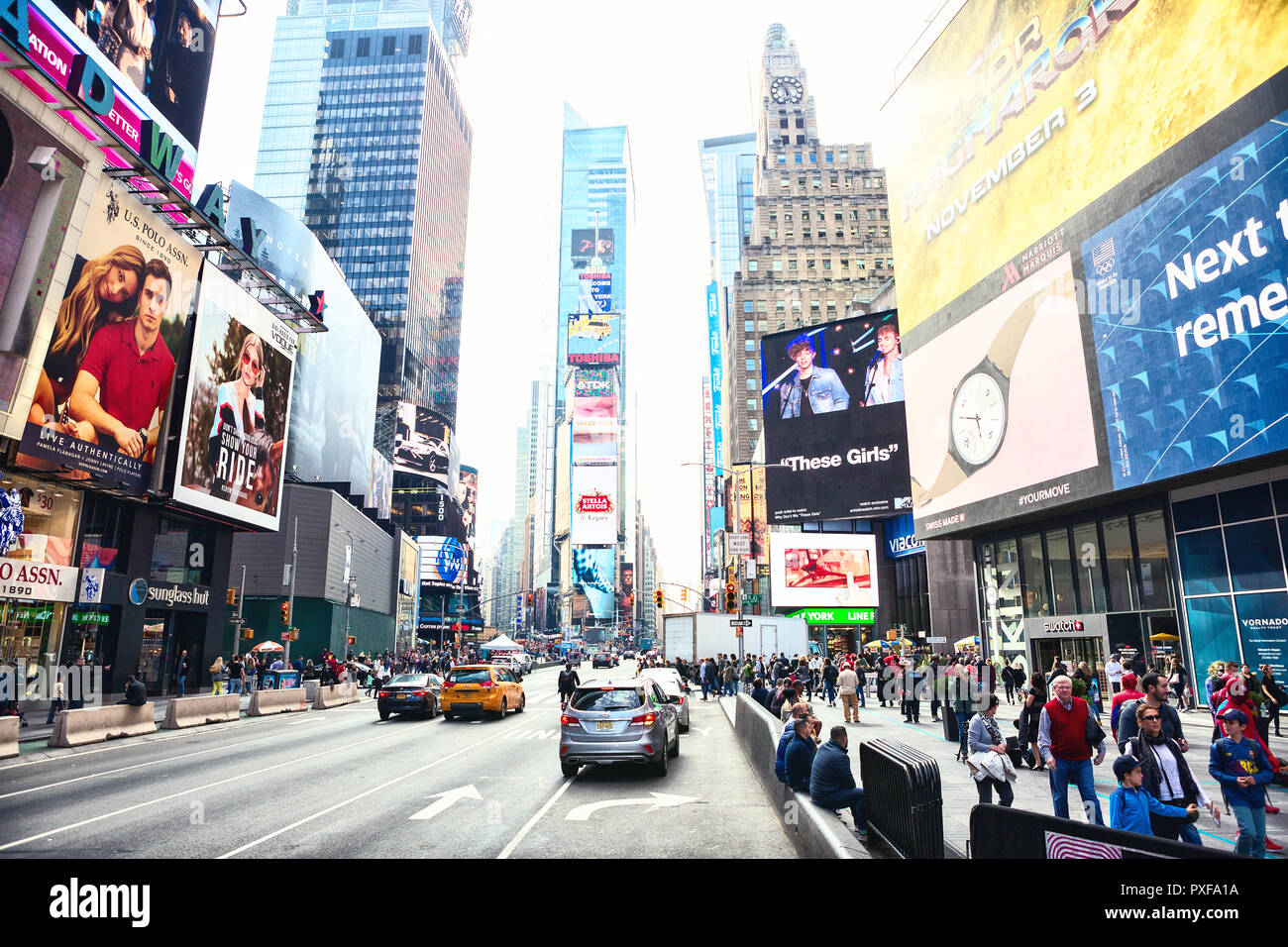 New York City, Vereinigte Staaten - 2 November, 2017: Manhattan der 7. Avenue in der Nähe des Time Square Stockfoto