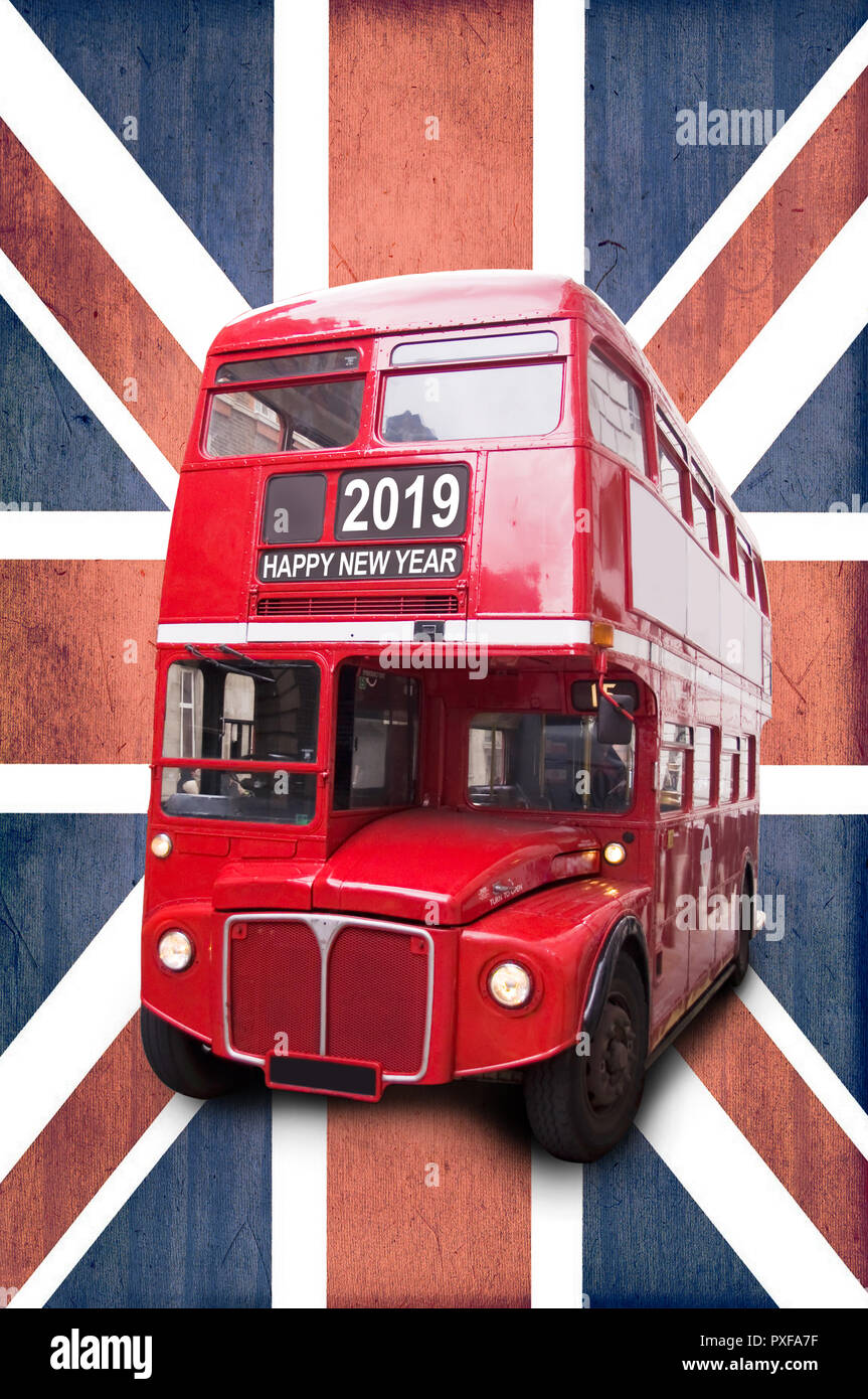 Frohes neues Jahr 2019 auf ein London vintage Red Bus geschrieben, Union Jack Hintergrund Stockfoto