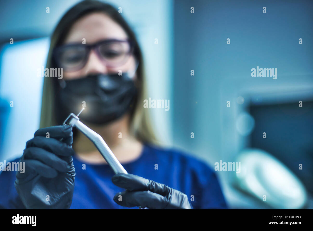 Photo Instrumente und Bohrer beim Zahnarzt Image #5004460