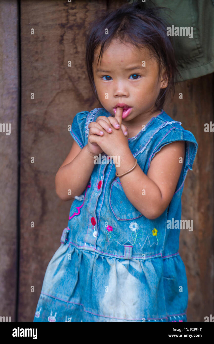 Laotisches Kind aus dem Dorf Bam Phoansa in Laos Stockfoto