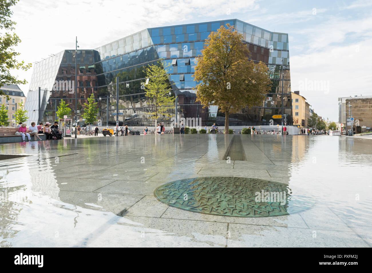 Platz der Alten Synagoge Gedenken Denkmal vor der Universität Freiburg Bibliothek, Freiburg im Breisgau, Baden-Württemberg, Deutschland Stockfoto