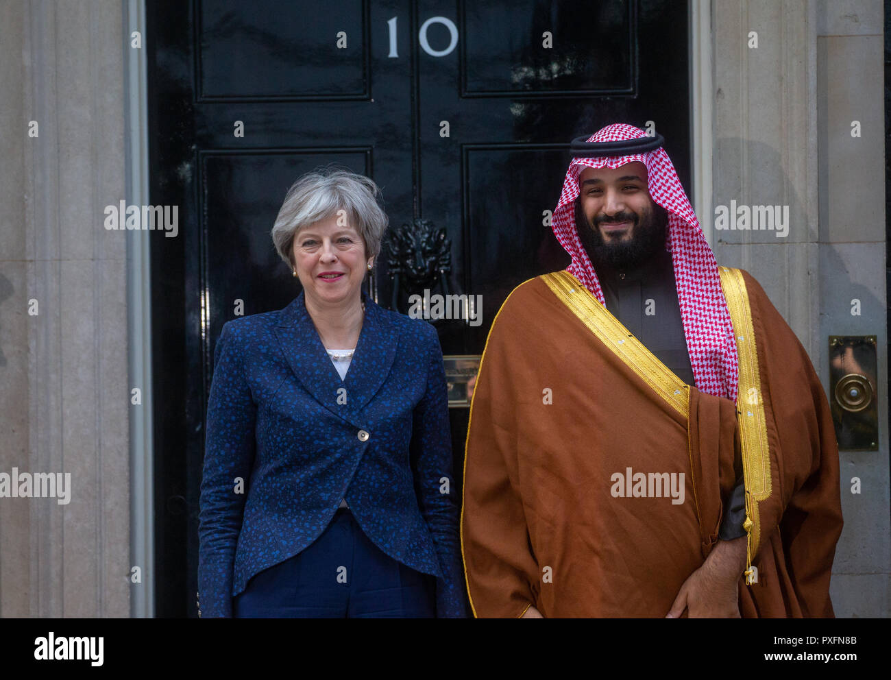 Crown Prince Mohammad Bin Salman, der Kronprinz von Saudi-arabien und Sohn von König Salman, besuche Theresa May in der Downing Street. Stockfoto