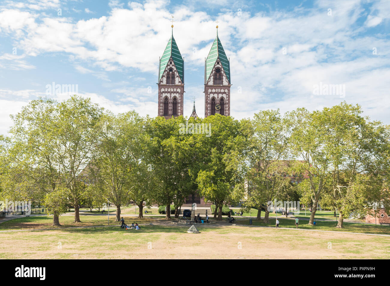 Herz-jesu-Kirche und Stuhlinger Kirchplatz, Freiburg im Breisgau, Deutschland Stockfoto