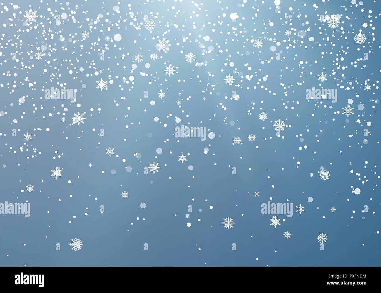 Saisonale Winterurlaub Schneefall. Festiveal Schneefall am blauen Himmel. Weiße Schneeflocken fallen. Frost, Schnee und Sonnenschein. Vector Illustration isoliert auf Blau Stock Vektor