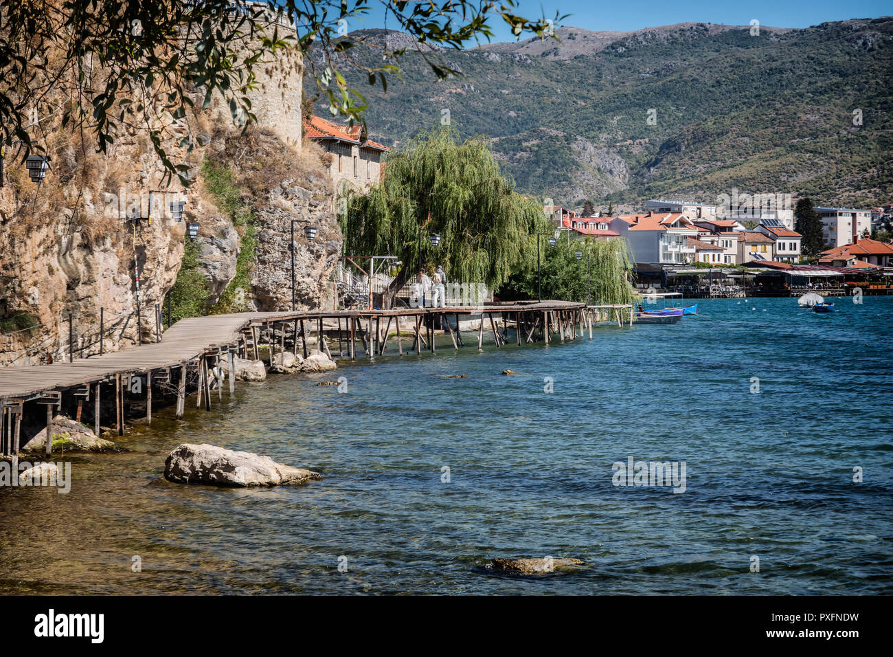 Pfad zu der Hl. Johannes des Theologen Kaneo aus dem See Ohrid, Mazedonien Stockfoto Pfad zu der Hl. Johannes des Theologen Kaneo aus dem See Ohrid, Mazedonien Stockfoto