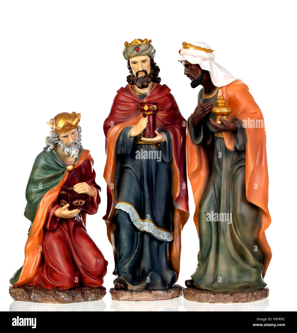 Die drei Weisen. Keramische Figuren auf weißem Hintergrund Stockfoto