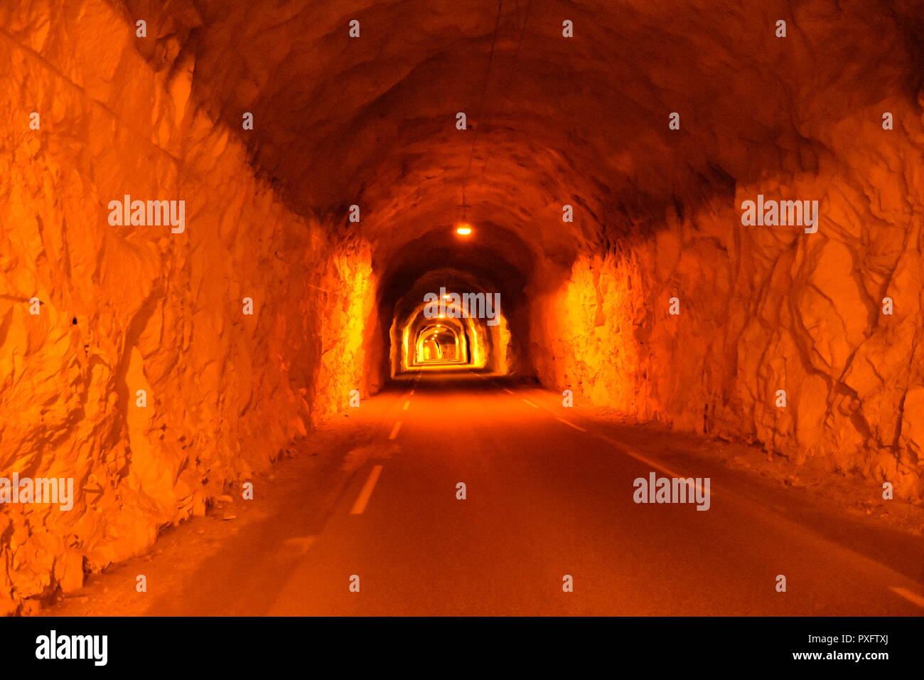 Tunnel, Uttakleiv, Leknes, Straßentunnel, Beleuchtung, Straße, Landstraße, einspurig