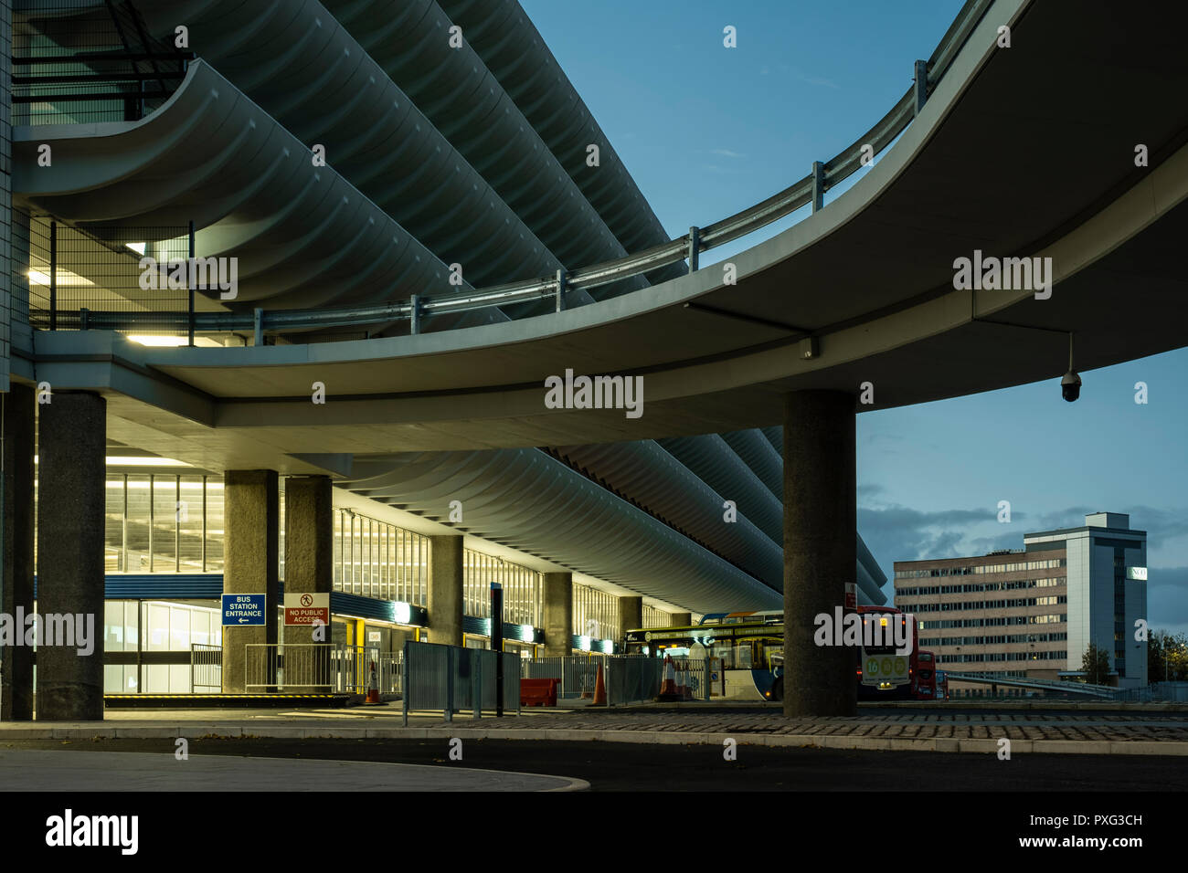 Preston Busbahnhof am frühen Abend Stockfoto