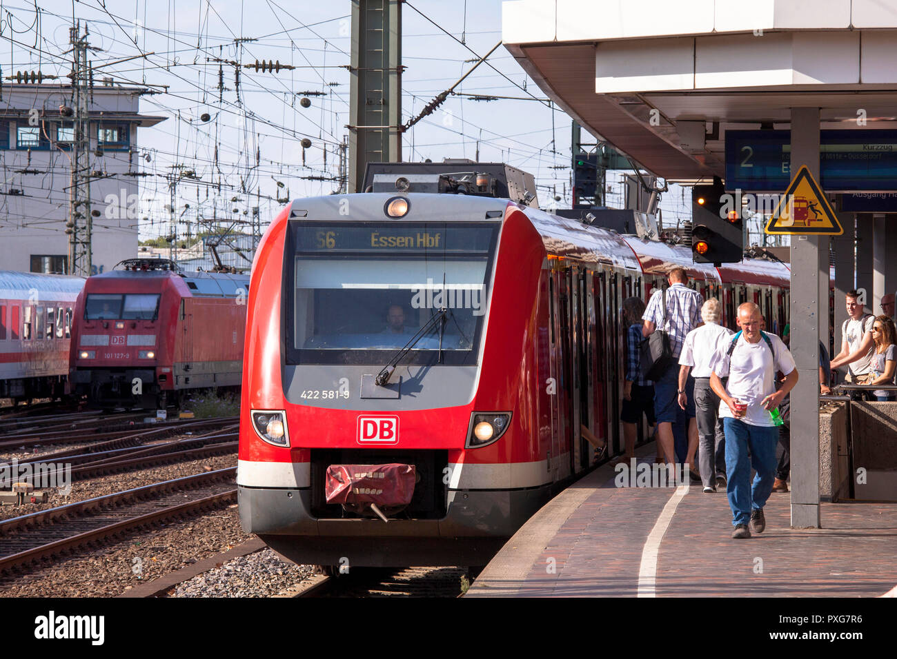 Die Hansaring entfernt, Bahn, Köln, Deutschland. S-Bahnhof Hansaring, Regionalzug, Koeln, Deutschland. Stockfoto