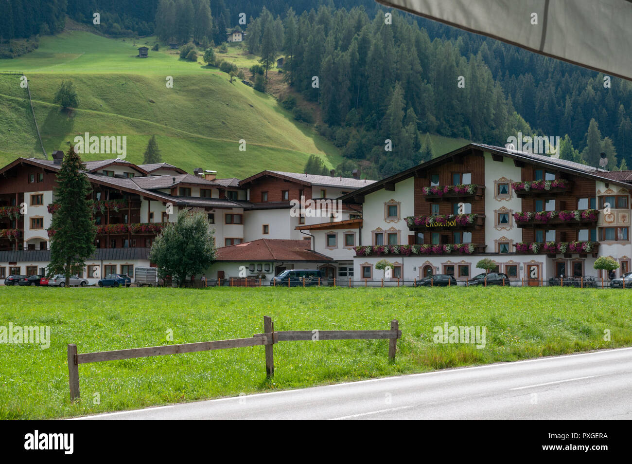 Neustift im Stubaital ist eine Gemeinde im Bezirk Innsbruck-Land in Tirol. Es ist die drittgrösste Gemeinde Tirols i Stockfoto