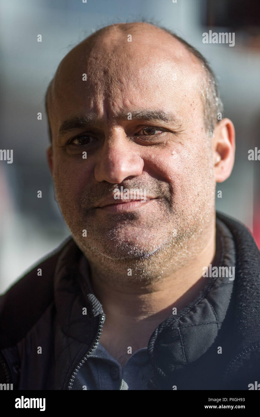 Sandeep Sarda, Wer ist der Eigentümer der Post, wo eine ATM-Raid während die frühen Montag Morgen in Spondon, Derbyshire statt. Stockfoto