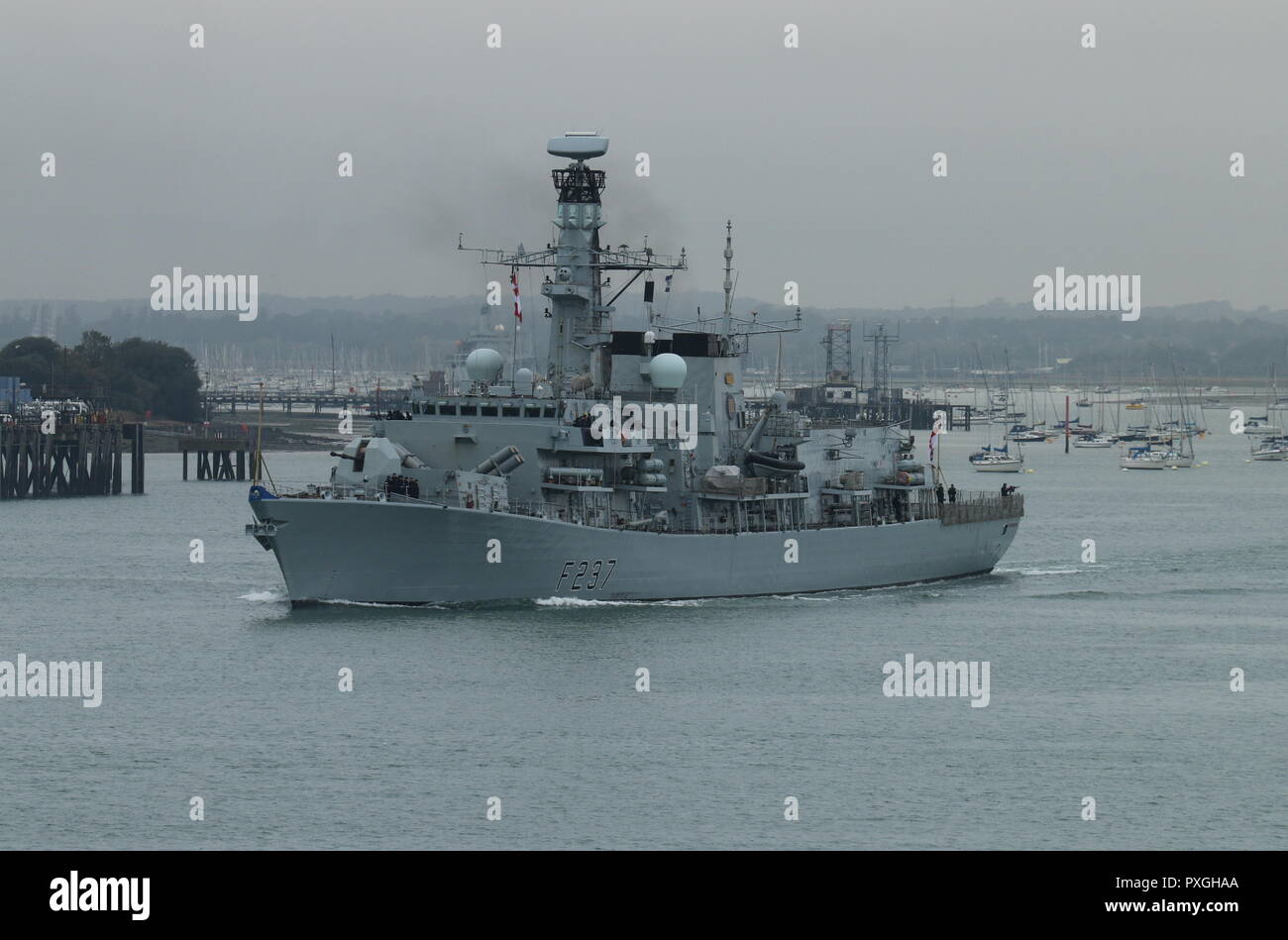 Die Royal Navy Fregatte HMS Westminster Segel von Portsmouth, Großbritannien am 15. Oktober 2018 die NATO-Übung "Trident"-Stelle 18 in Norwegen zu verbinden Stockfoto