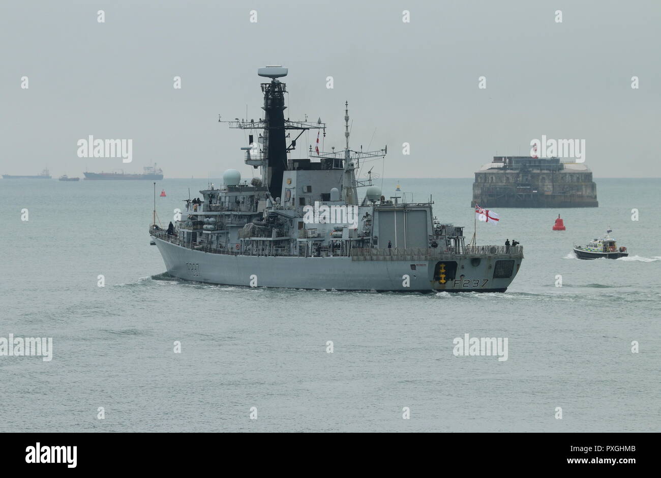 Die Royal Navy Fregatte HMS Westminster Segel von Portsmouth, Großbritannien am 15. Oktober 2018 die NATO-Übung "Trident"-Stelle 18 in Norwegen zu verbinden Stockfoto