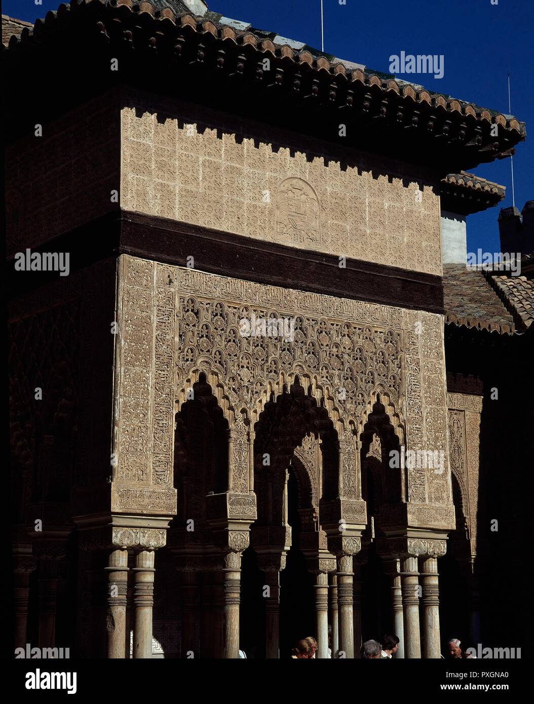 FACHADA OESTE DEL PATIO DE LOS LEONES - SIGLO XIV. Ort: ALHAMBRA - Patio de Los Leones. GRANADA. Spanien. Stockfoto