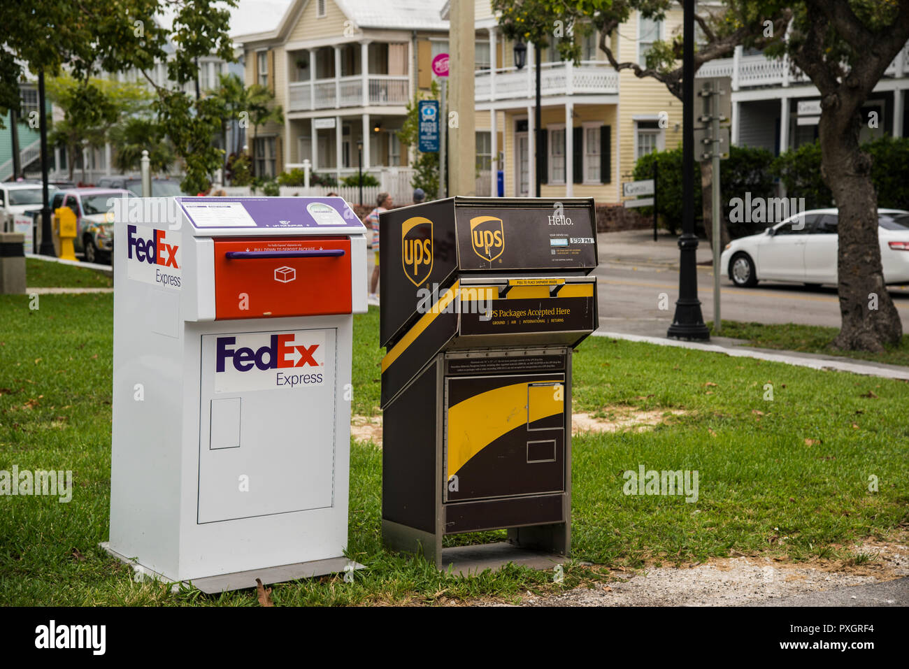 UPS und FedEx außerhalb des Monroe County Sitz in Key West Florida Stockfoto