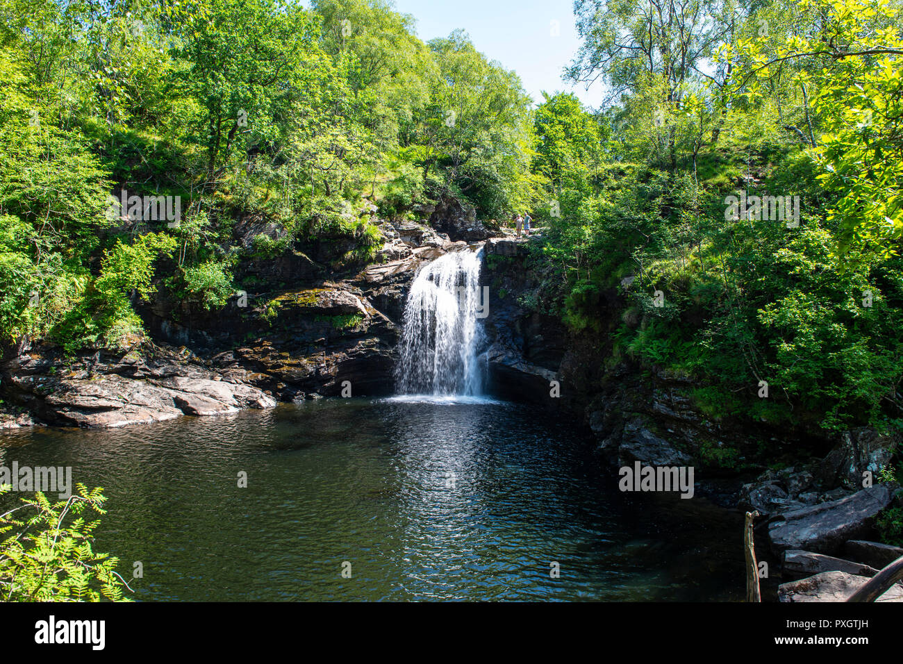 Fällt der Falloch, einem malerischen Wasserfall im Loch Lomond und Trossachs National Park, 5 km südlich von Crainlarich auf der A82, Stirling, Schottland Stockfoto