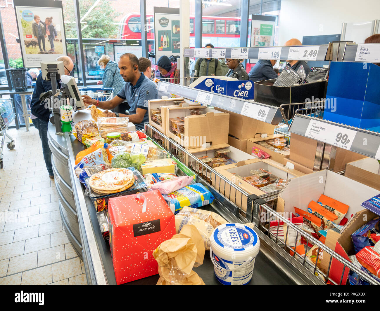 Kasse bei Lidl Supermarkt, UK, London Stockfoto
