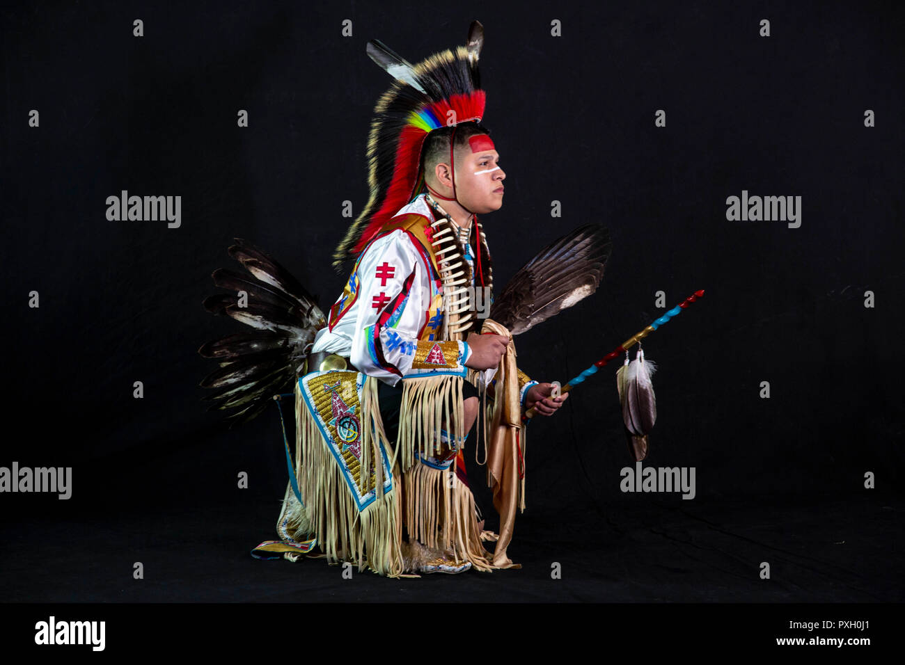 Native American Lakota Sioux in traditioneller Kleidung Stockfoto