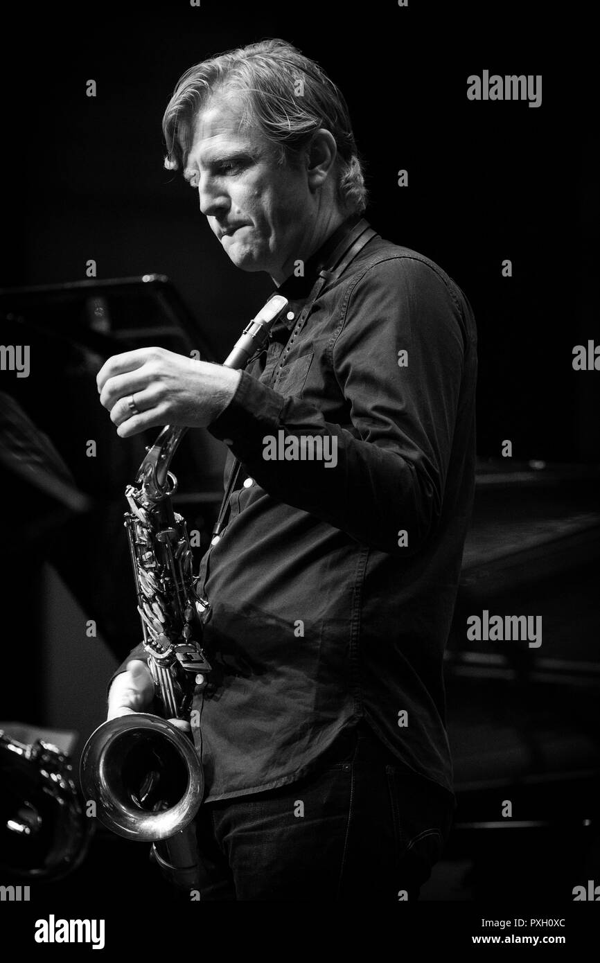 James Russell Soli auf tenor sax mit Atlantic Crossover, Scarborough Jazz Festival 2018 Stockfoto
