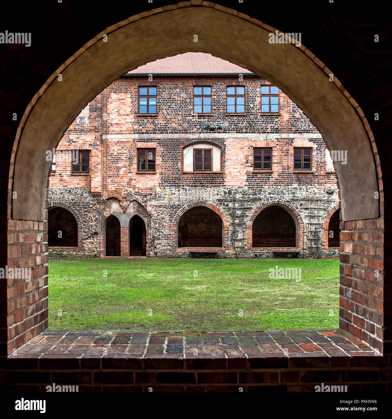 Die Kaiser- und Hansestadt Tangermünde (plattdeutsch: Tangermünn) liegt an der Elbe im Südosten des Landkreises Stendal im nördlichen Sachsen-Anhalt. Stockfoto