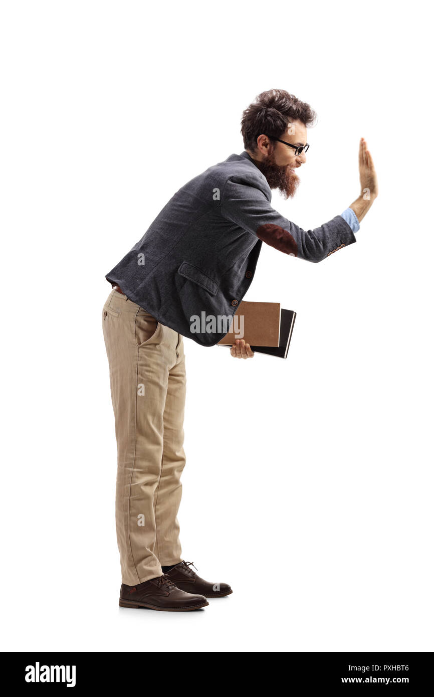 Volle Länge Profil Schuß eines männlichen Lehrer Gestik Höhe - fünf auf weißem Hintergrund Stockfoto